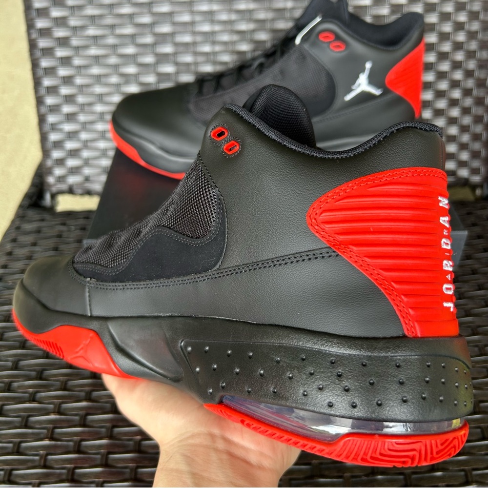 JORDAN MAX AURA 2 BRED Size 13 - Picture 4 of 5